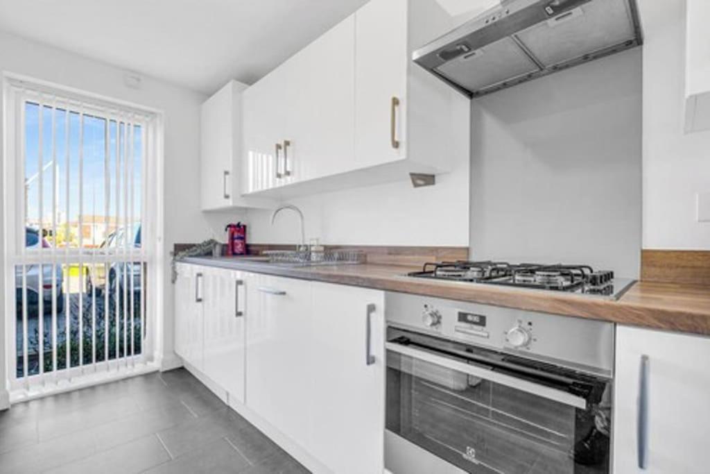 Contractors, Families, Tourists & Groups Welcome Sleeps Upto 9, Garden, Pet Allowed, Parking Included! Birmingham Exterior foto