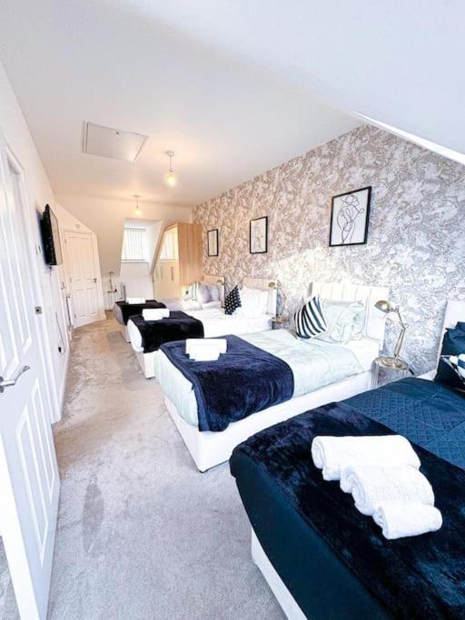 Contractors, Families, Tourists & Groups Welcome Sleeps Upto 9, Garden, Pet Allowed, Parking Included! Birmingham Exterior foto