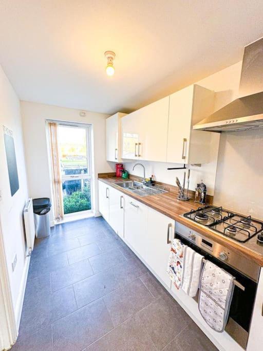 Contractors, Families, Tourists & Groups Welcome Sleeps Upto 9, Garden, Pet Allowed, Parking Included! Birmingham Exterior foto