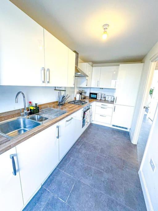 Contractors, Families, Tourists & Groups Welcome Sleeps Upto 9, Garden, Pet Allowed, Parking Included! Birmingham Exterior foto