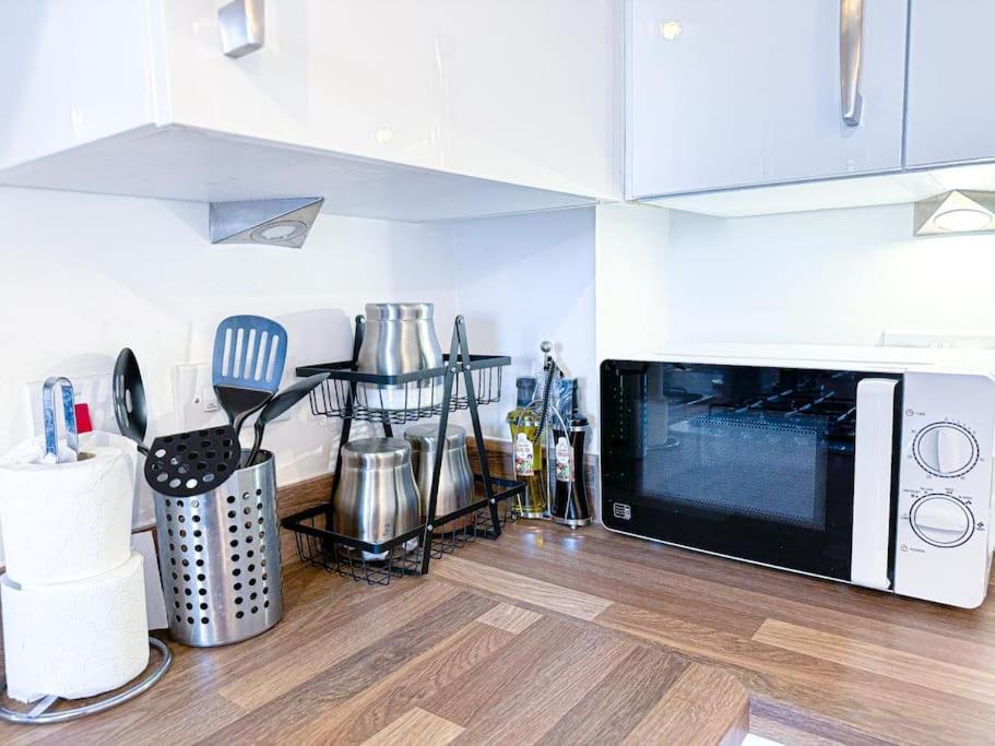 Contractors, Families, Tourists & Groups Welcome Sleeps Upto 9, Garden, Pet Allowed, Parking Included! Birmingham Exterior foto