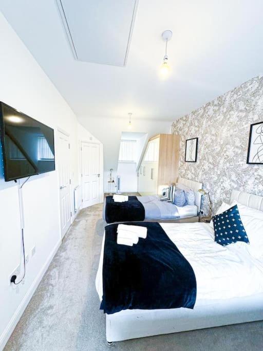 Contractors, Families, Tourists & Groups Welcome Sleeps Upto 9, Garden, Pet Allowed, Parking Included! Birmingham Exterior foto