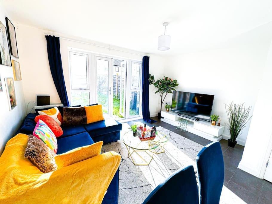 Contractors, Families, Tourists & Groups Welcome Sleeps Upto 9, Garden, Pet Allowed, Parking Included! Birmingham Exterior foto