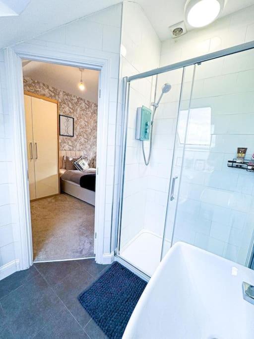 Contractors, Families, Tourists & Groups Welcome Sleeps Upto 9, Garden, Pet Allowed, Parking Included! Birmingham Exterior foto